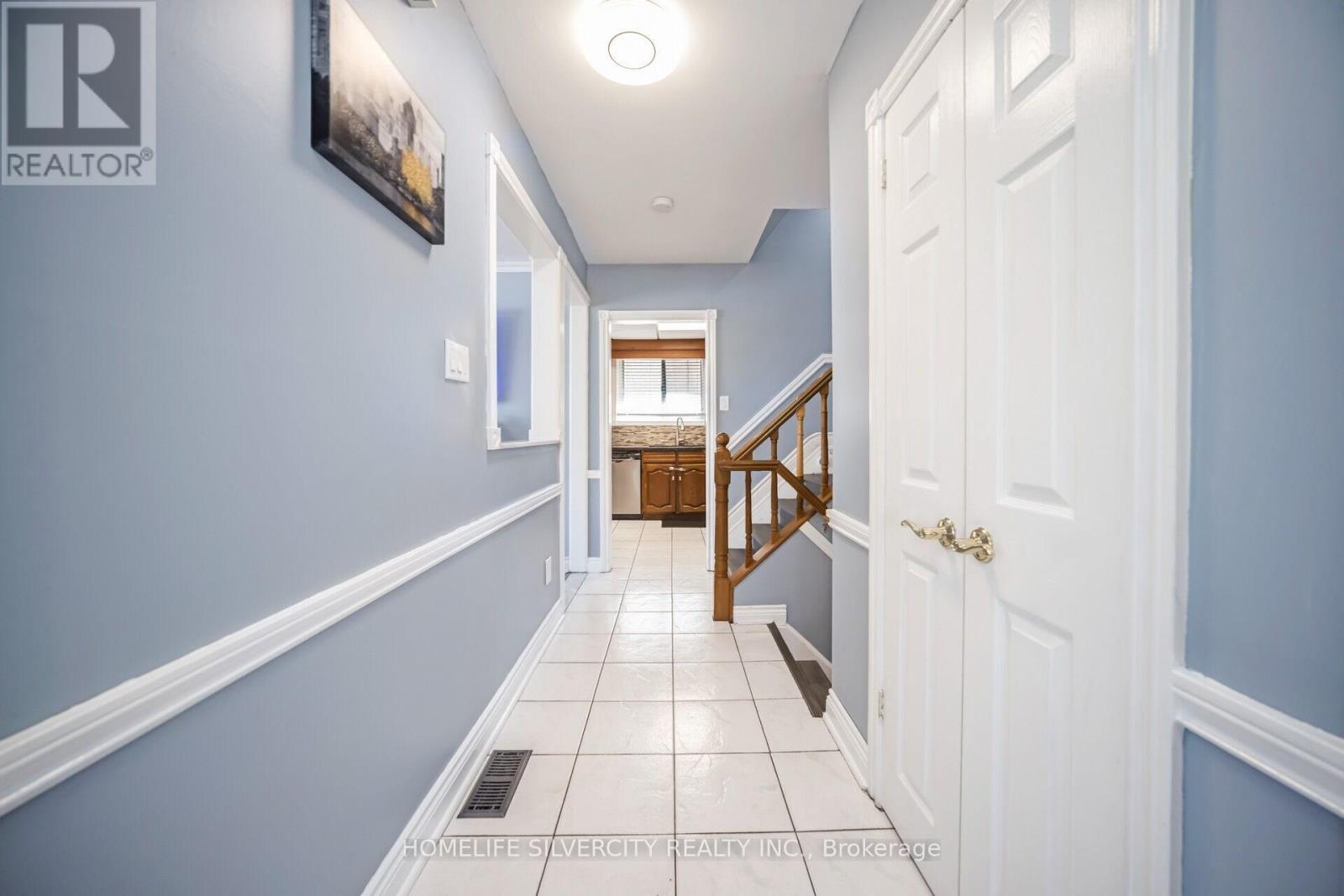 4 Benstrow Avenue, Toronto, Ontario  M9V 2Z6 - Photo 9 - W12205406