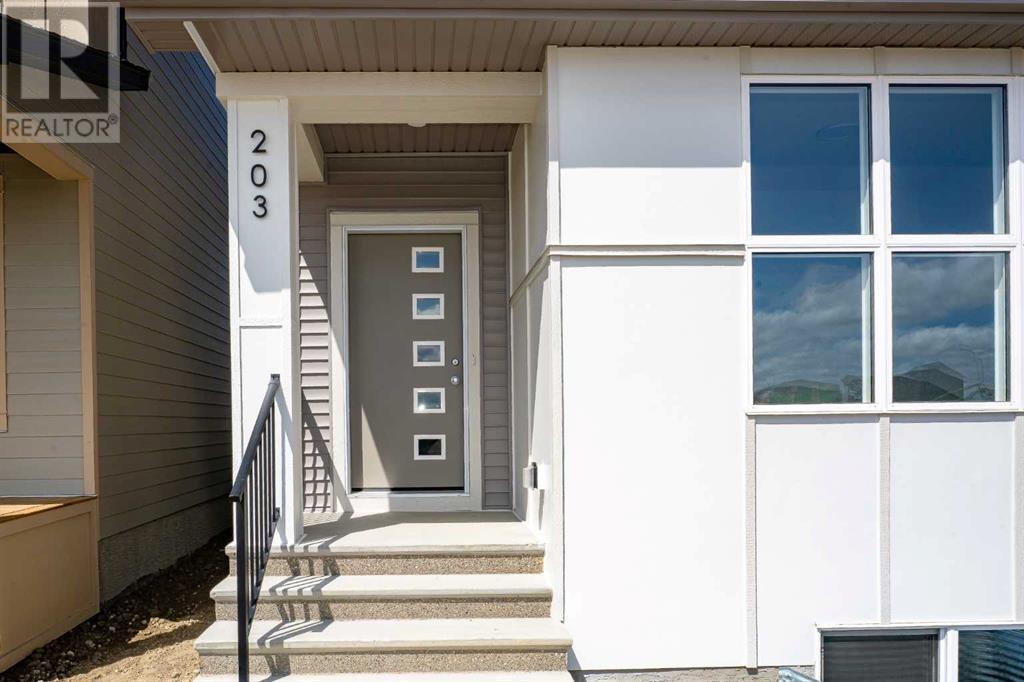 203 Belvedere Crescent Se, Calgary, Alberta  T2A 7M5 - Photo 3 - A2222511
