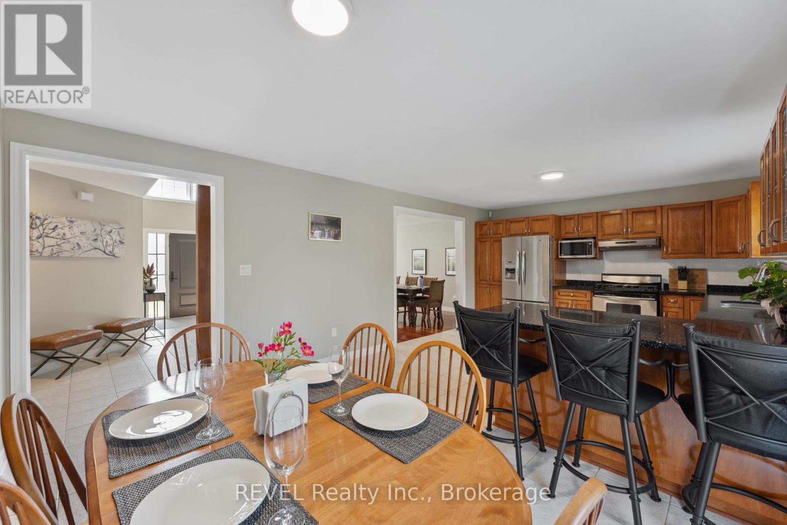 7930 Paddock Trail Drive, Niagara Falls, Ontario  L2H 1X2 - Photo 18 - X12205424