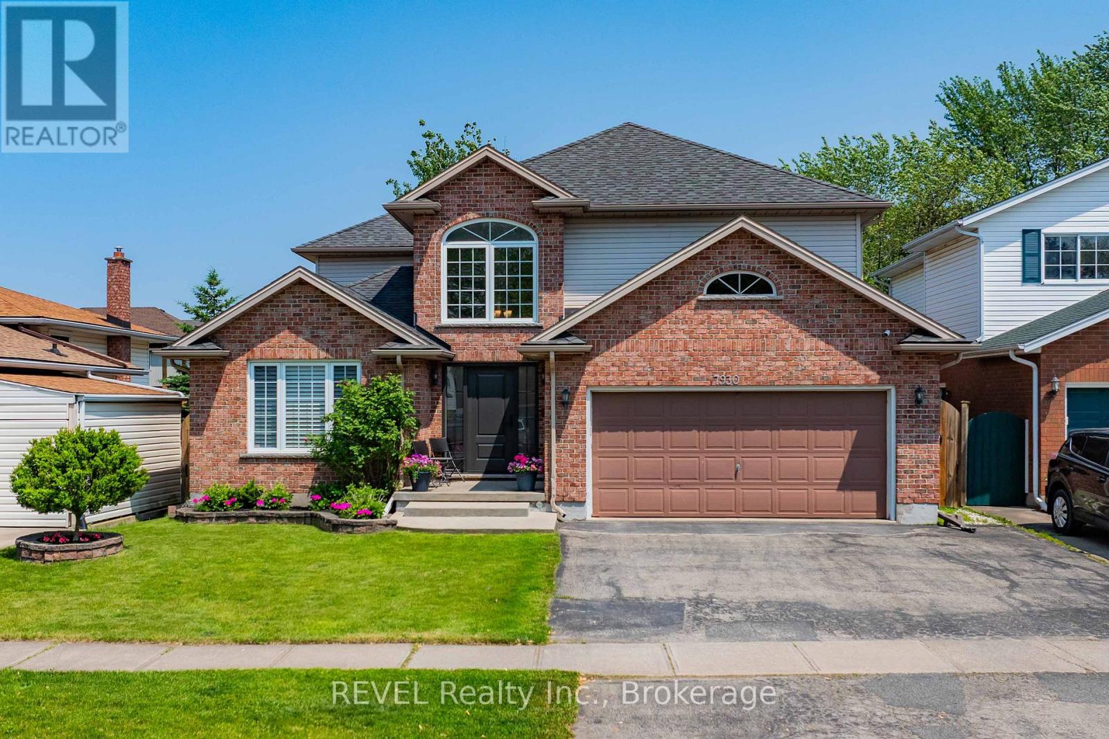7930 Paddock Trail Drive, Niagara Falls, Ontario  L2H 1X2 - Photo 2 - X12205424