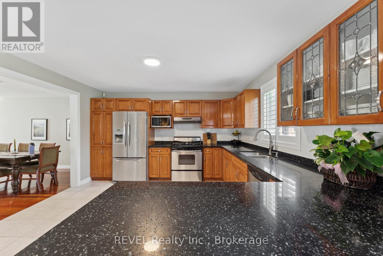 7930 Paddock Trail Drive, Niagara Falls, Ontario  L2H 1X2 - Photo 21 - X12205424