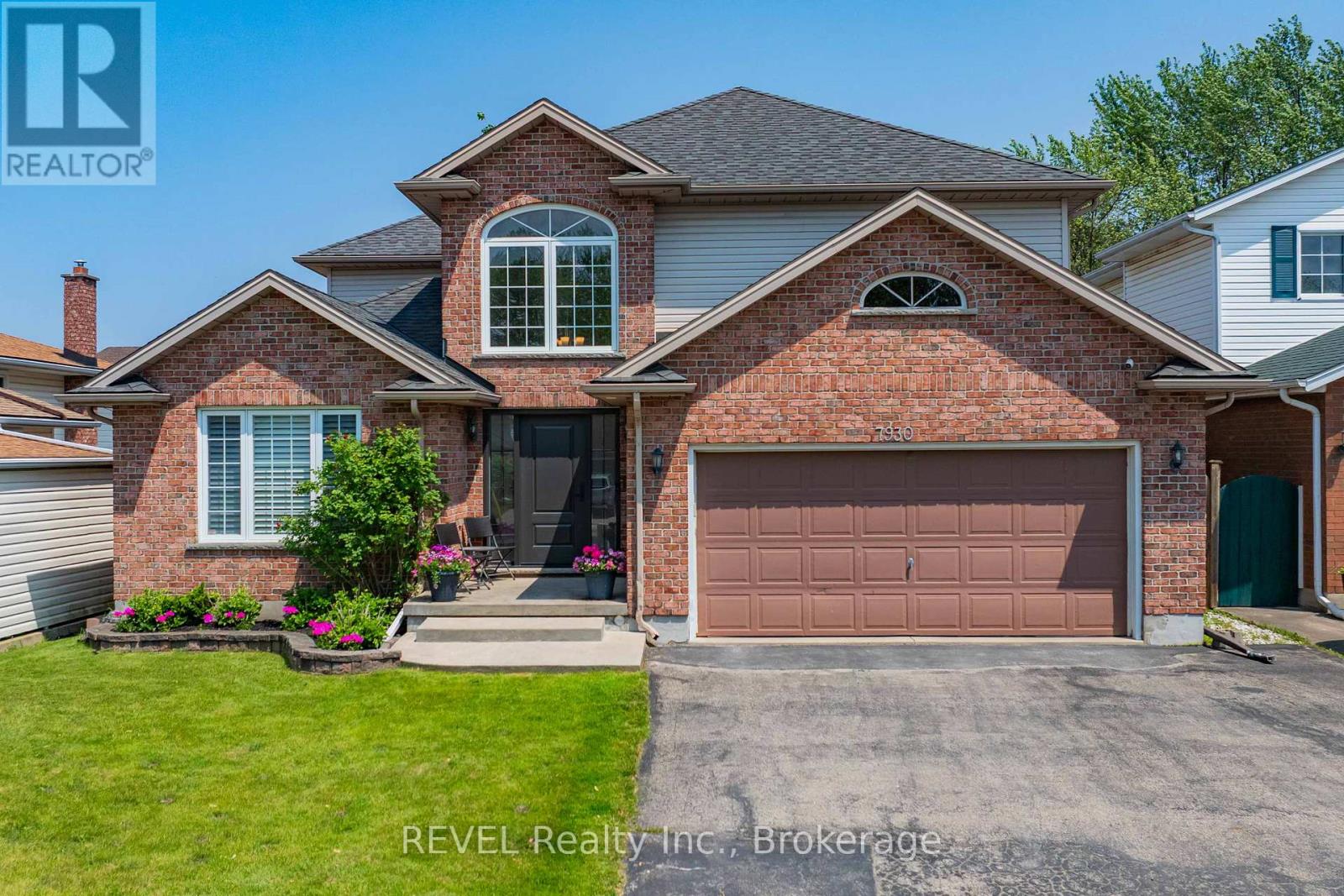 7930 Paddock Trail Drive, Niagara Falls, Ontario  L2H 1X2 - Photo 3 - X12205424