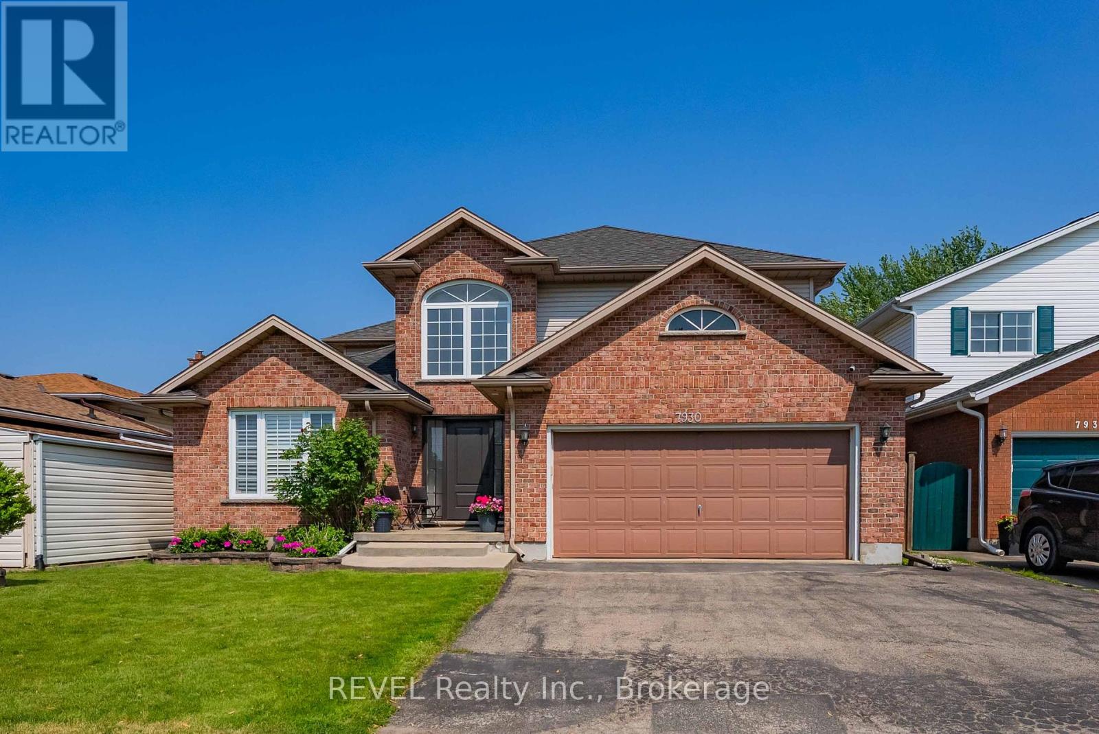 7930 Paddock Trail Drive, Niagara Falls, Ontario  L2H 1X2 - Photo 4 - X12205424