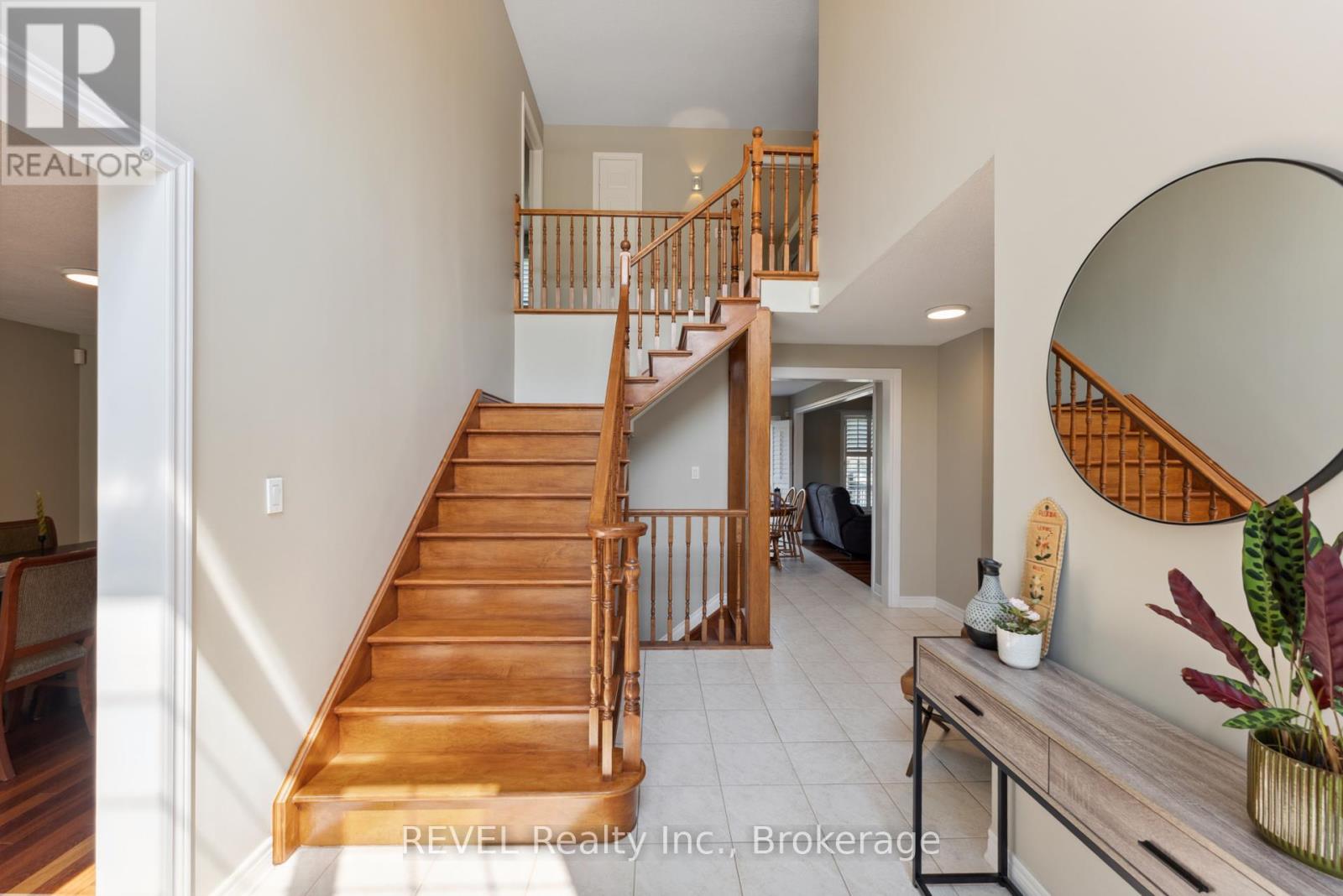 7930 Paddock Trail Drive, Niagara Falls, Ontario  L2H 1X2 - Photo 6 - X12205424