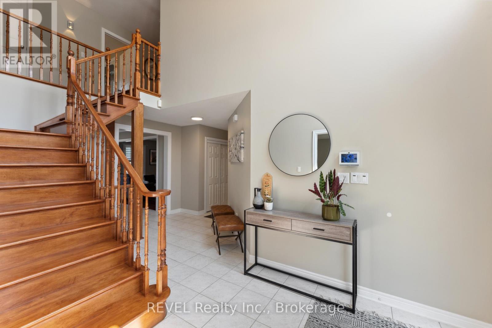 7930 Paddock Trail Drive, Niagara Falls, Ontario  L2H 1X2 - Photo 7 - X12205424
