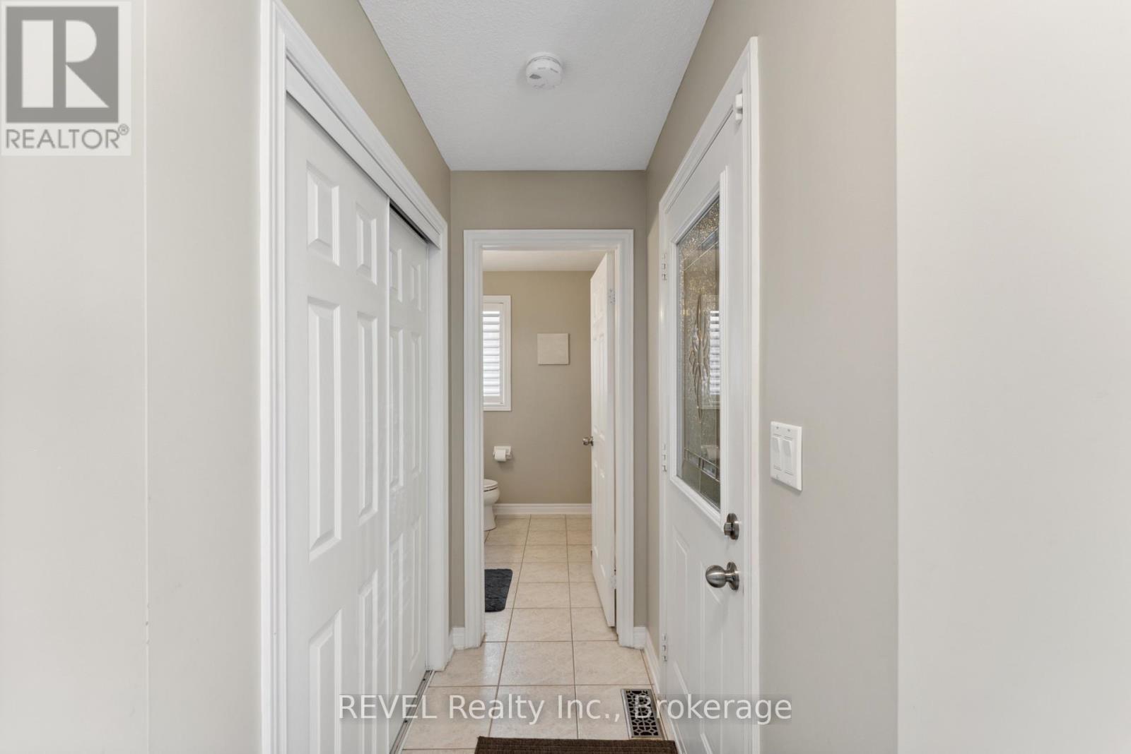 7930 Paddock Trail Drive, Niagara Falls, Ontario  L2H 1X2 - Photo 8 - X12205424