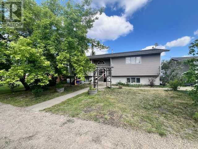 6 1 Avenue, Round Hill, Alberta  T0B 3Z0 - Photo 2 - A2218218