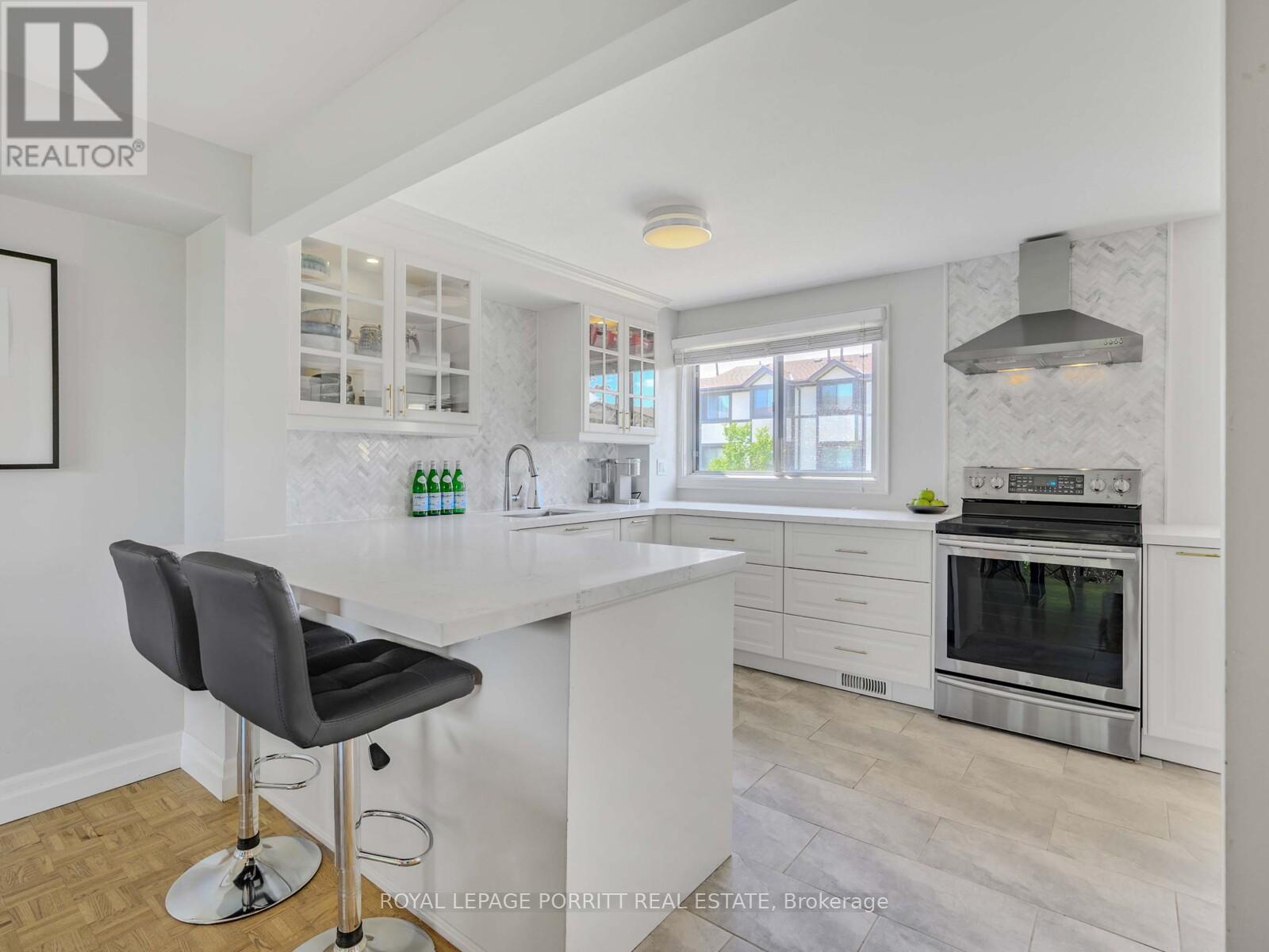 6 - 4 Bradbrook Road, Toronto, Ontario  M8Z 5V3 - Photo 2 - W12173663