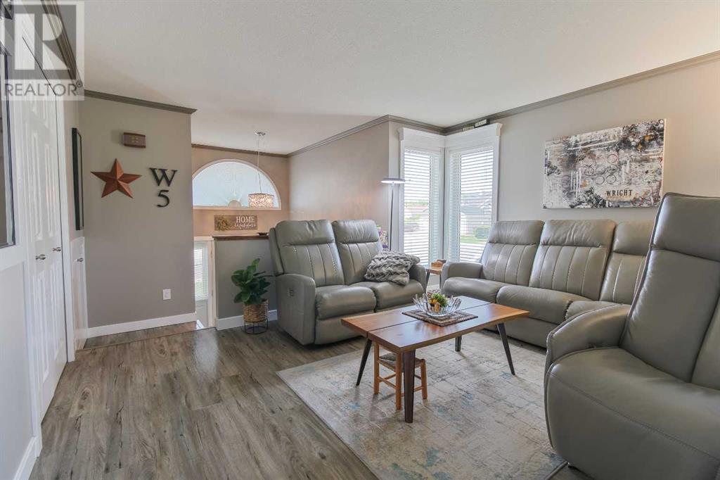 Property at 319 Cougar Way N image 5