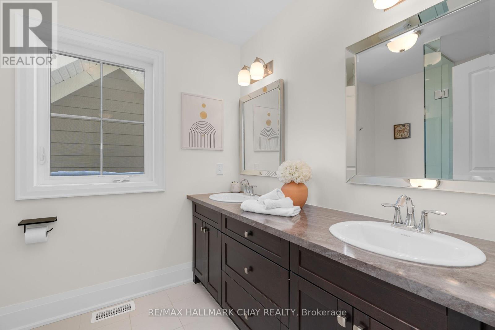 12 Thoroughbred Drive, Oro-Medonte, Ontario  L0K 1E0 - Photo 33 - S12002507