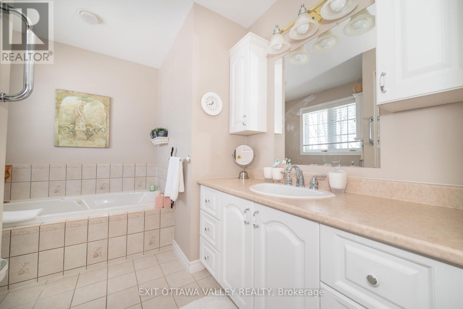 37 Lachance Trail, Whitewater Region, Ontario  K0J 1C0 - Photo 18 - X12022649