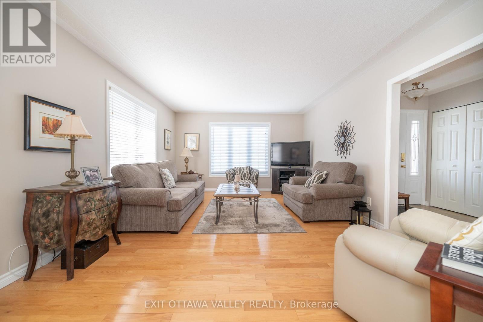 37 Lachance Trail, Whitewater Region, Ontario  K0J 1C0 - Photo 12 - X12022649