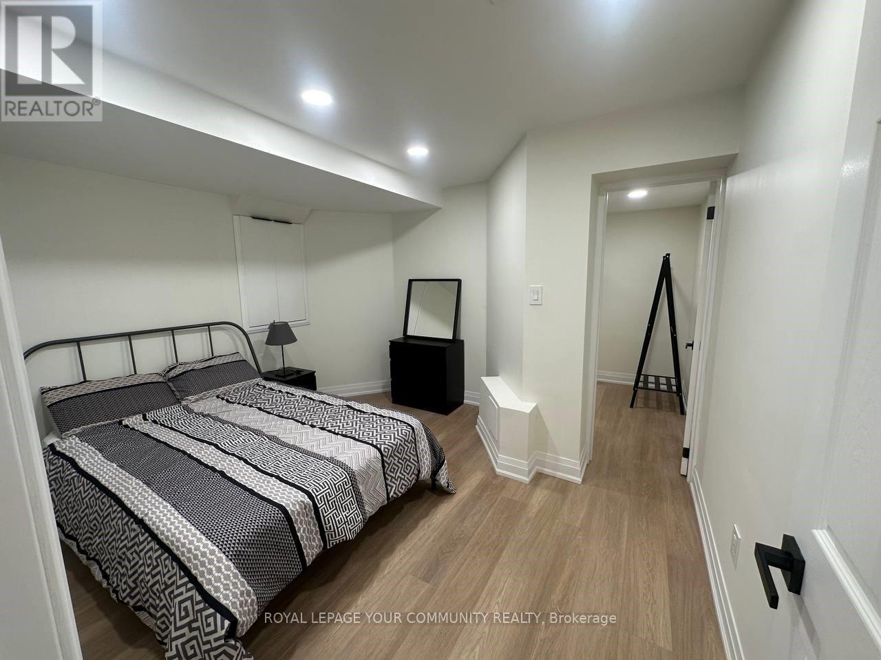 Lower - 397 Marble Place, Newmarket, Ontario  L3X 2P1 - Photo 9 - N12205449