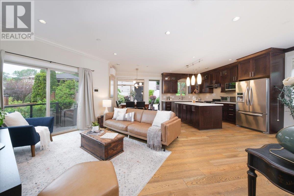 640 W 15th Street, North Vancouver, British Columbia  V7M 1S9 - Photo 1 - R3004241