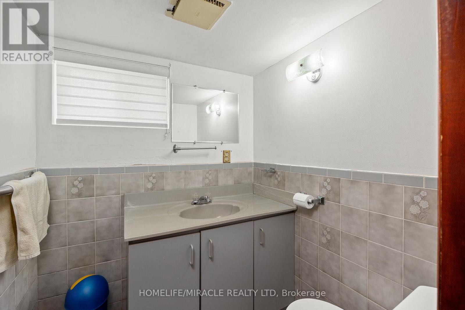 683 Old Weston Road, Toronto, Ontario  M6N 3B6 - Photo 30 - W12205417