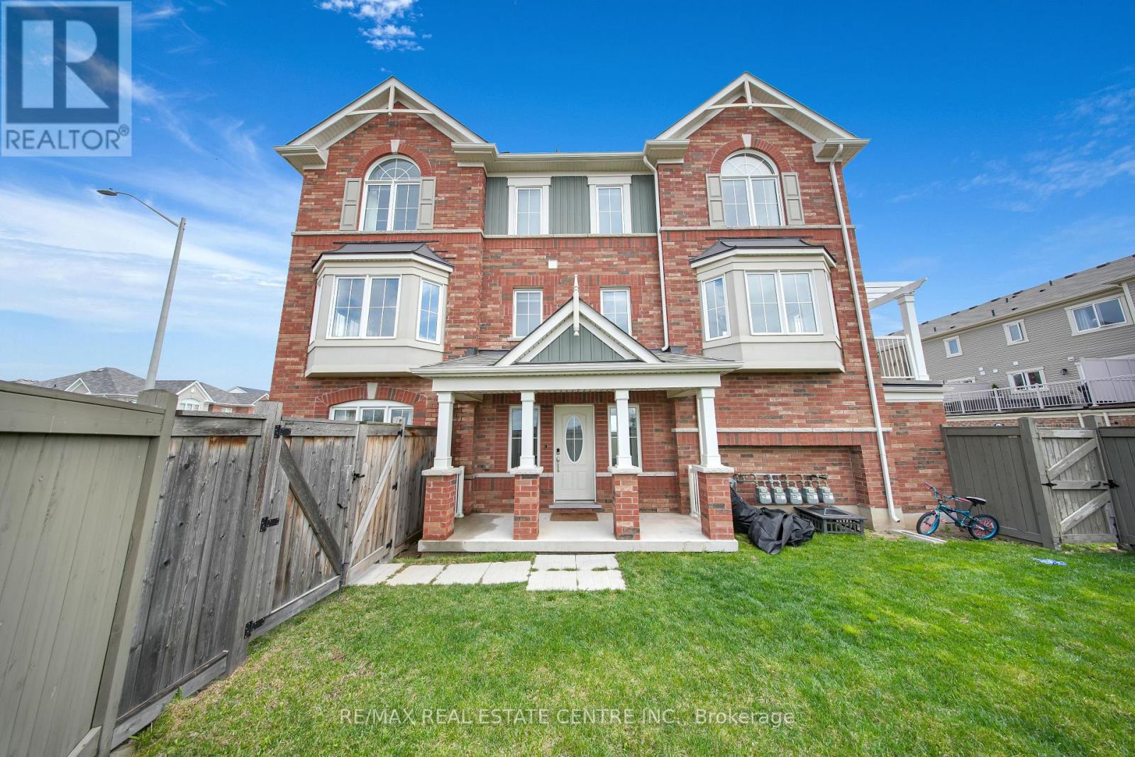 100 Whitlock Avenue, Milton, Ontario  L9T 7K6 - Photo 3 - W12205420