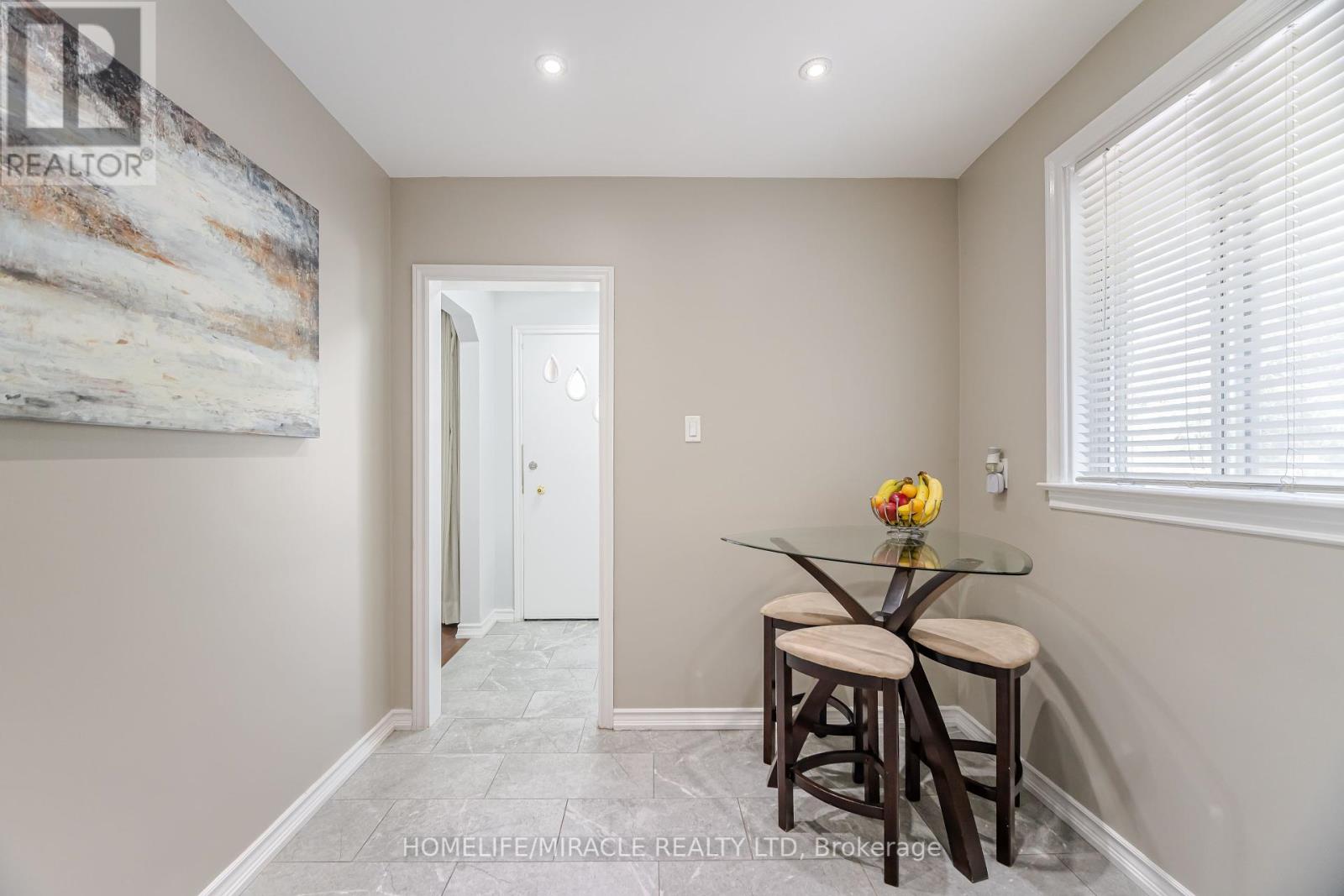 41 Bradstock Road, Toronto, Ontario  M9M 1M9 - Photo 11 - W12205427