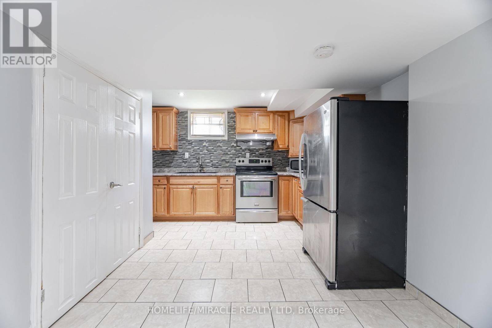 41 Bradstock Road, Toronto, Ontario  M9M 1M9 - Photo 28 - W12205427