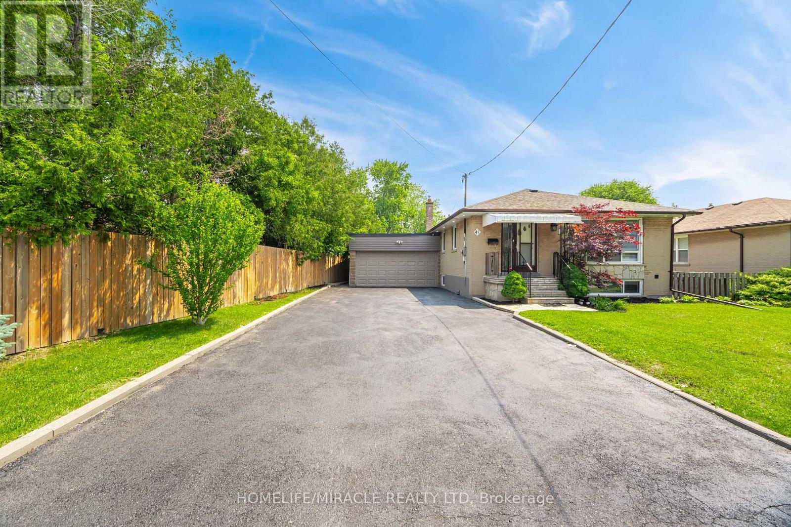 41 Bradstock Road, Toronto, Ontario  M9M 1M9 - Photo 3 - W12205427