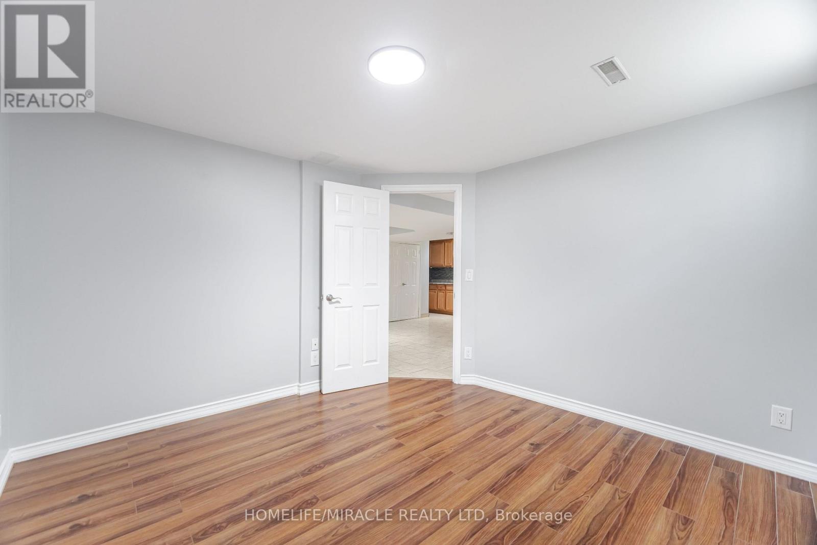 41 Bradstock Road, Toronto, Ontario  M9M 1M9 - Photo 37 - W12205427