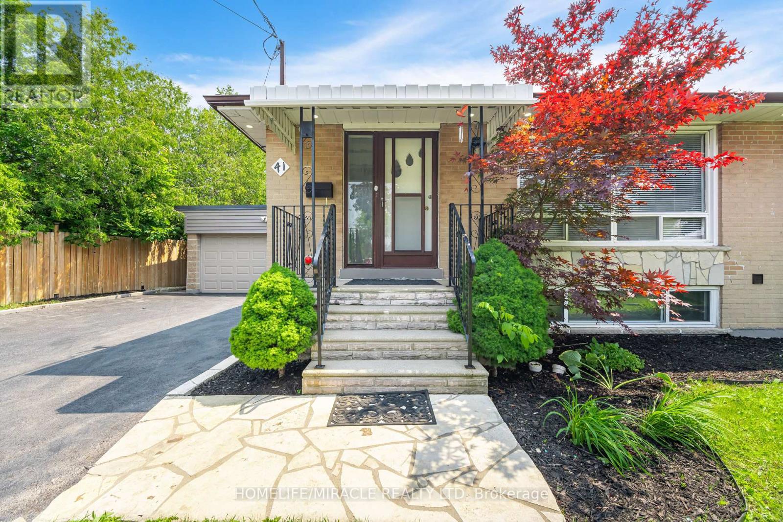 41 Bradstock Road, Toronto, Ontario  M9M 1M9 - Photo 4 - W12205427