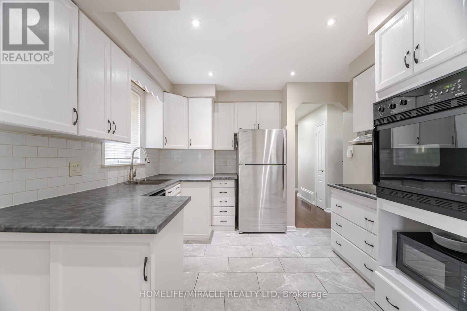 41 Bradstock Road, Toronto, Ontario  M9M 1M9 - Photo 8 - W12205427