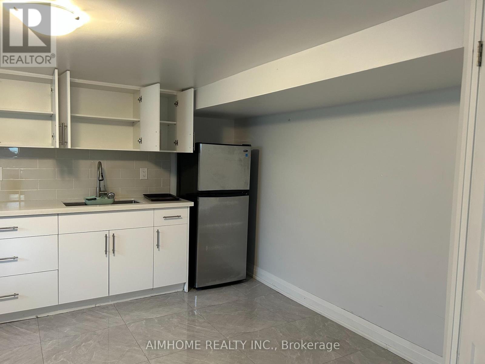 Lower - 44 Ninteenth Street, Toronto (New Toronto), Ontario  M8V 3L3 - Photo 2 - W12205447