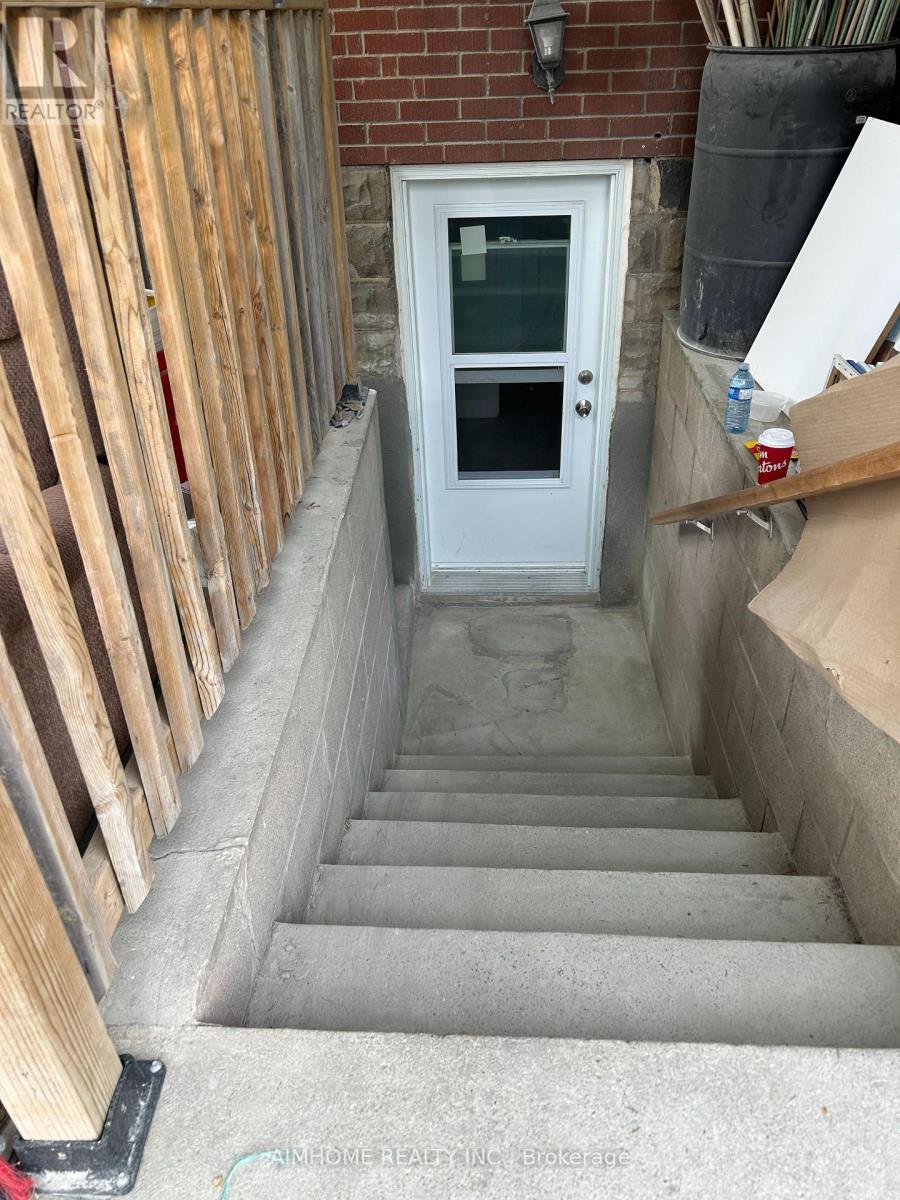 Lower - 44 Ninteenth Street, Toronto (New Toronto), Ontario  M8V 3L3 - Photo 5 - W12205447