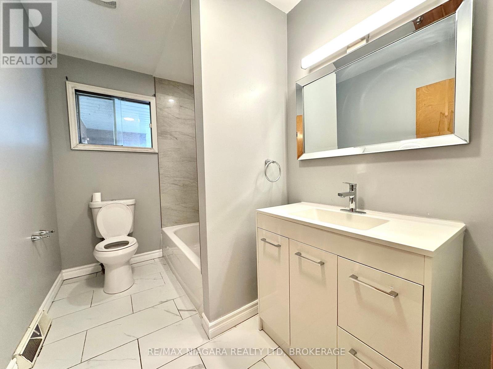114 Catherine Street, Fort Erie, Ontario  L2A 2H6 - Photo 8 - X12205465