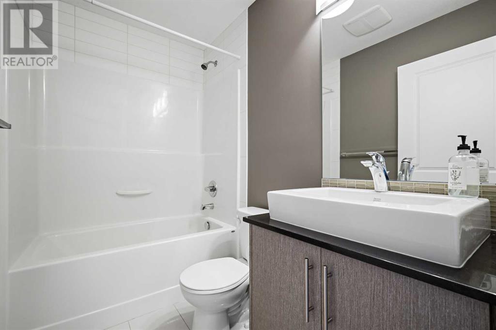 95 West Coach Manor Sw, Calgary, Alberta  T3H 1R7 - Photo 25 - A2227200