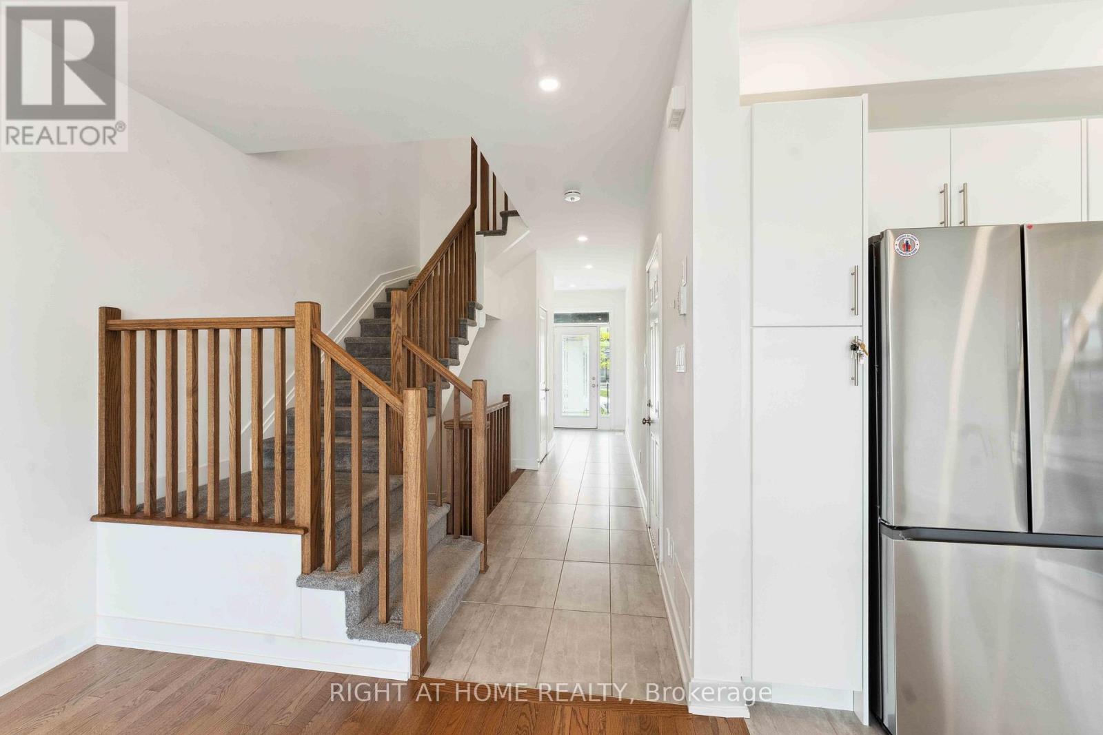 261 Finsbury Avenue, Ottawa, Ontario  K2S 2Y2 - Photo 5 - X12205462