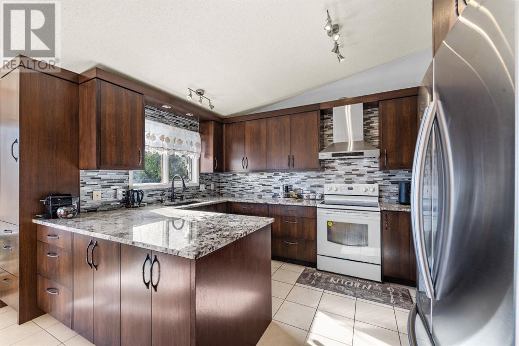 6206 Sierra Morena Boulevard Sw, Calgary, Alberta  T3H 2X8 - Photo 14 - A2226069
