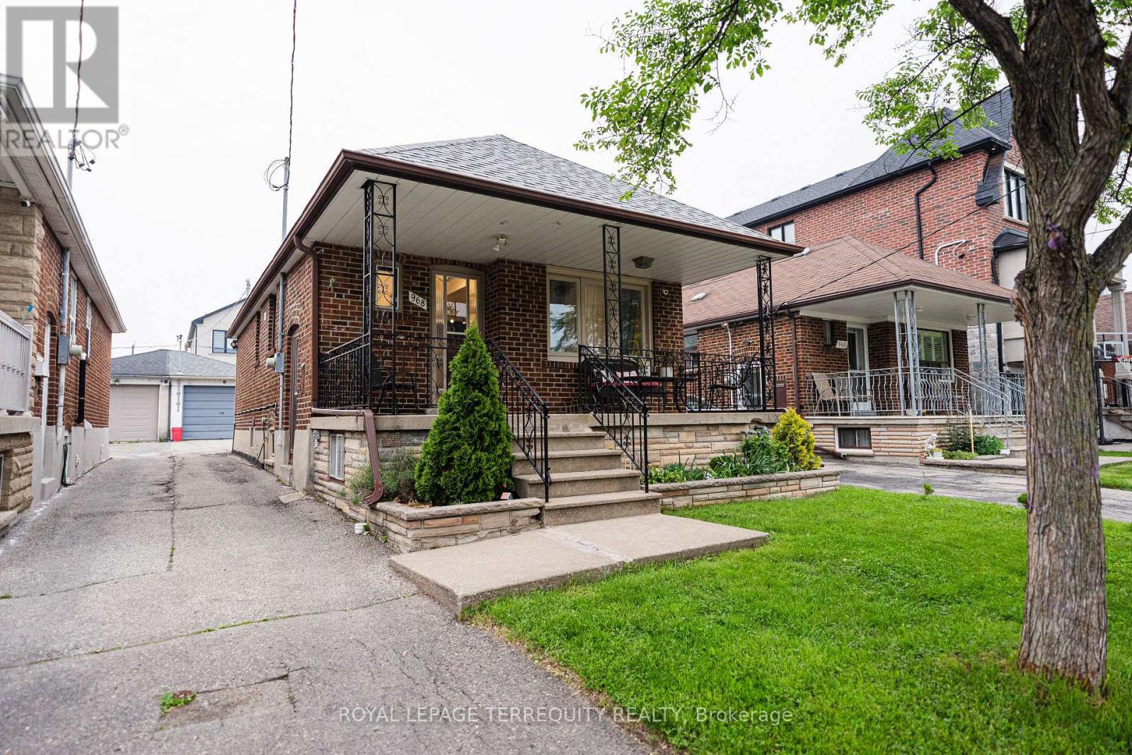 968 Castlefield Avenue, Toronto, Ontario  M6B 1E2 - Photo 4 - W12204889