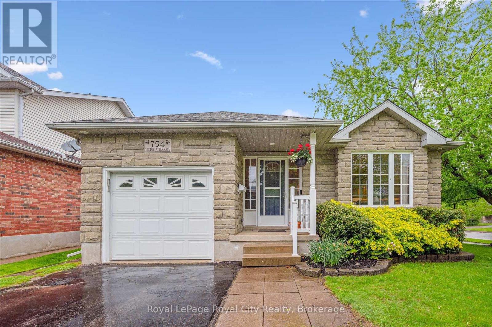 754 VICTORIA TERRACE, Centre Wellington, Ontario