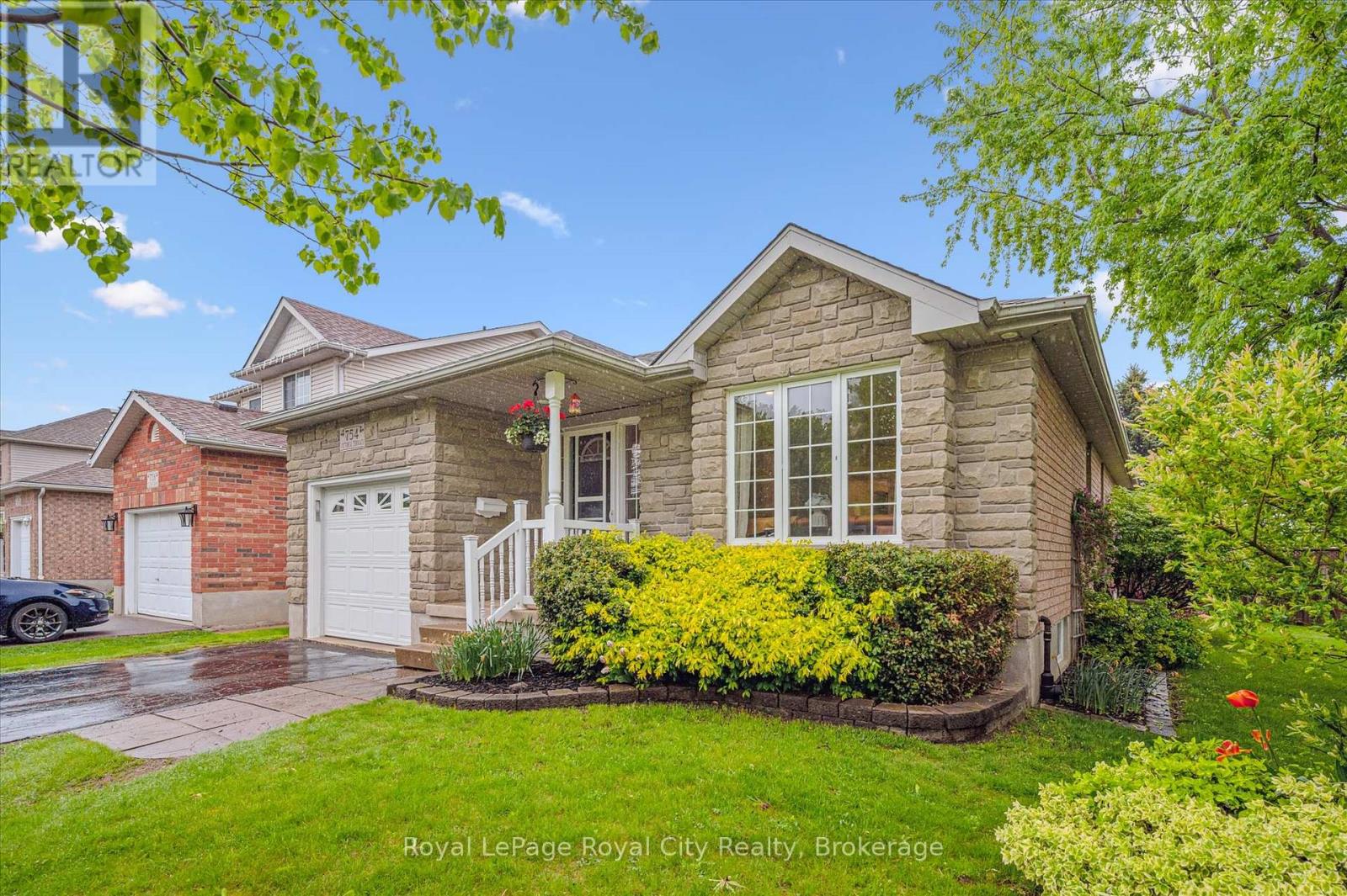 754 Victoria Terrace, Centre Wellington, Ontario  N1M 3L5 - Photo 5 - X12170475