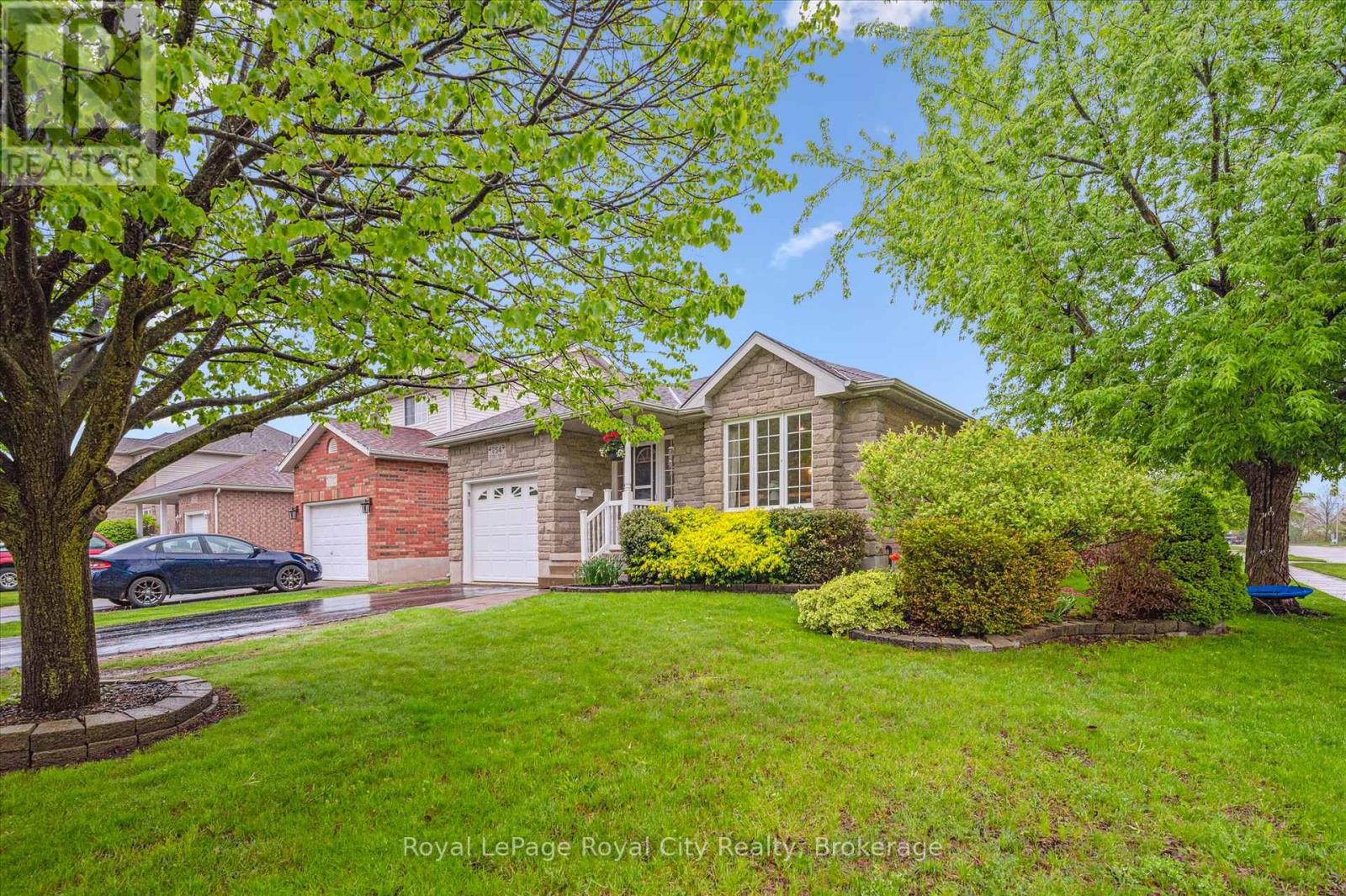 754 Victoria Terrace, Centre Wellington, Ontario  N1M 3L5 - Photo 4 - X12170475