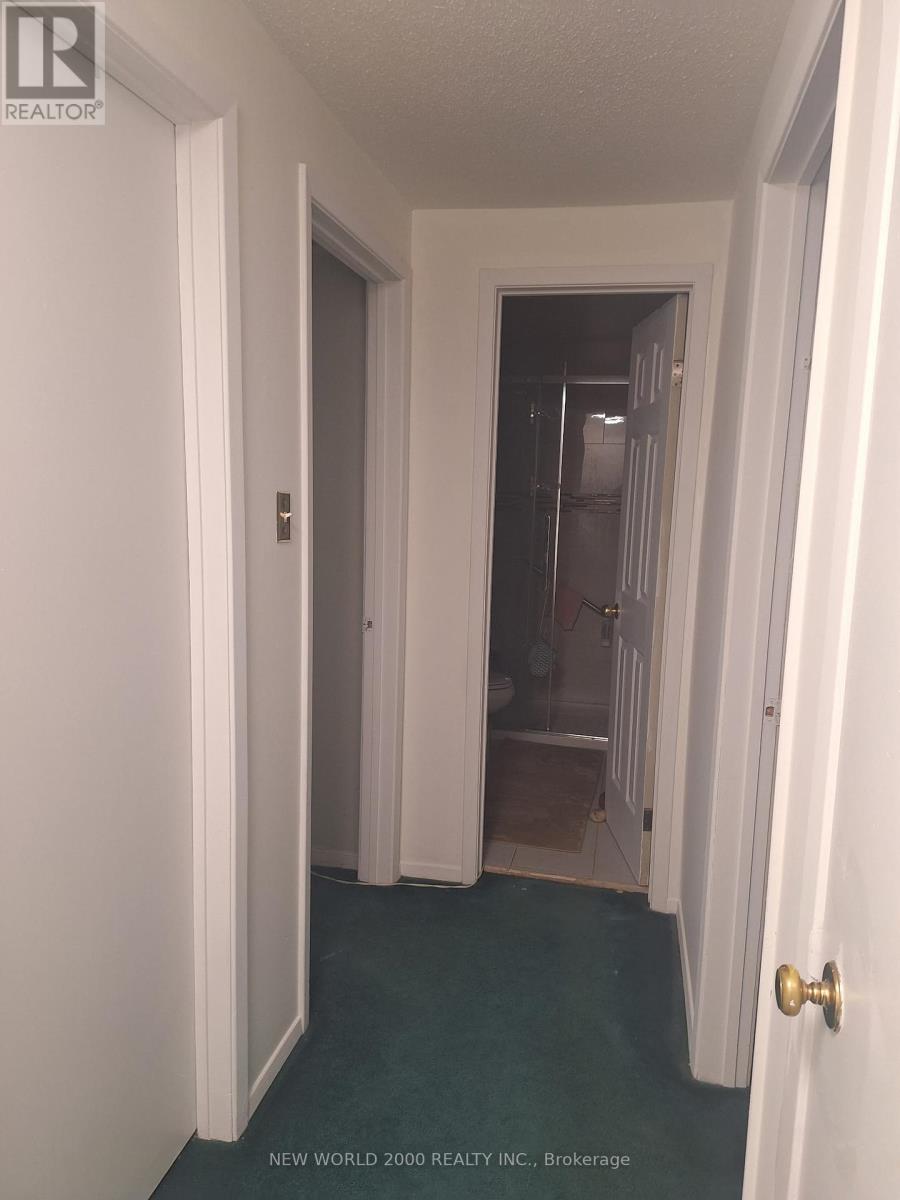 676 Galloway Crescent, Mississauga, Ontario  L5C 3W1 - Photo 16 - W12205458