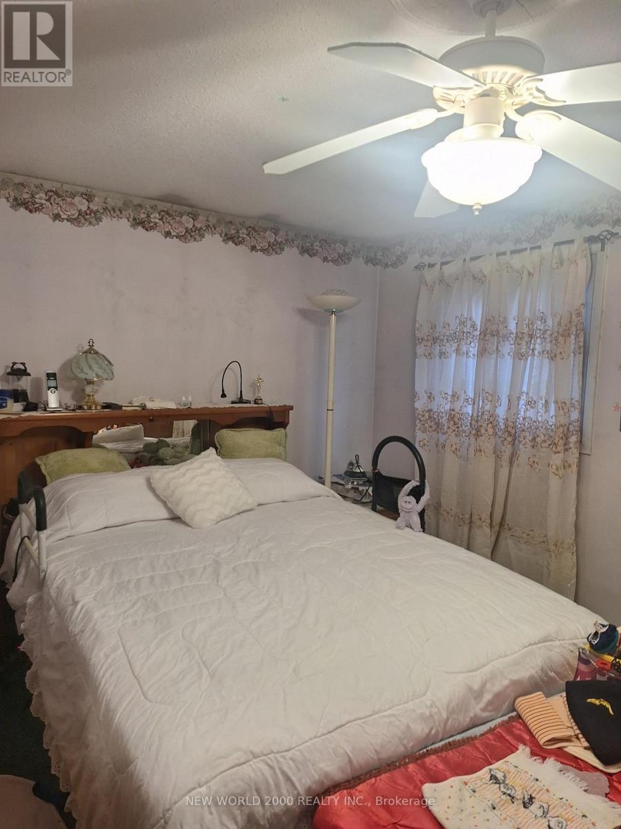 676 Galloway Crescent, Mississauga, Ontario  L5C 3W1 - Photo 17 - W12205458