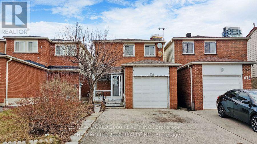 676 Galloway Crescent, Mississauga, Ontario  L5C 3W1 - Photo 2 - W12205458
