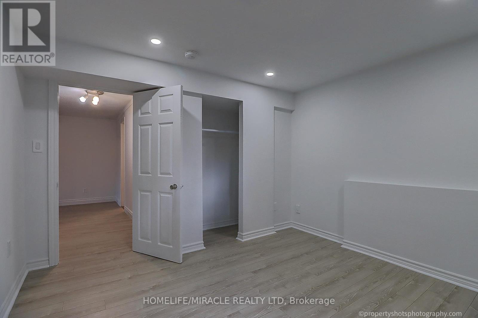 4 Richvale Drive, Brampton, Ontario  L6Z 1M4 - Photo 11 - W12205481