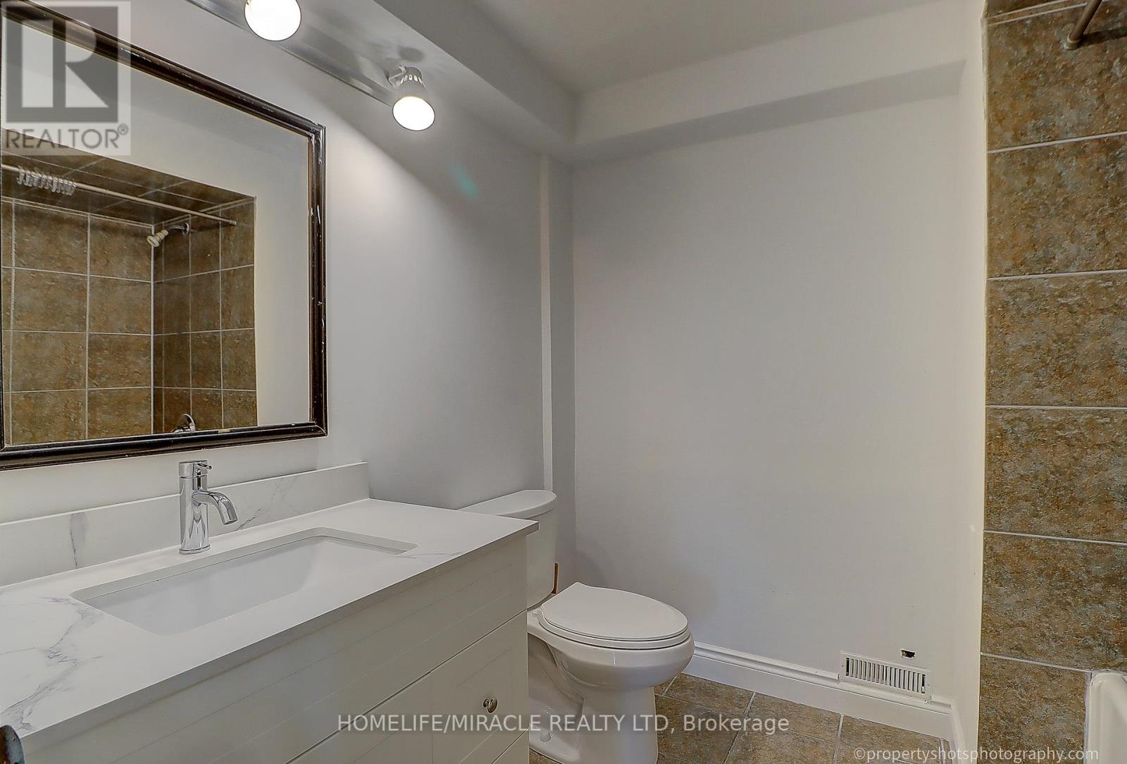 4 Richvale Drive, Brampton, Ontario  L6Z 1M4 - Photo 13 - W12205481