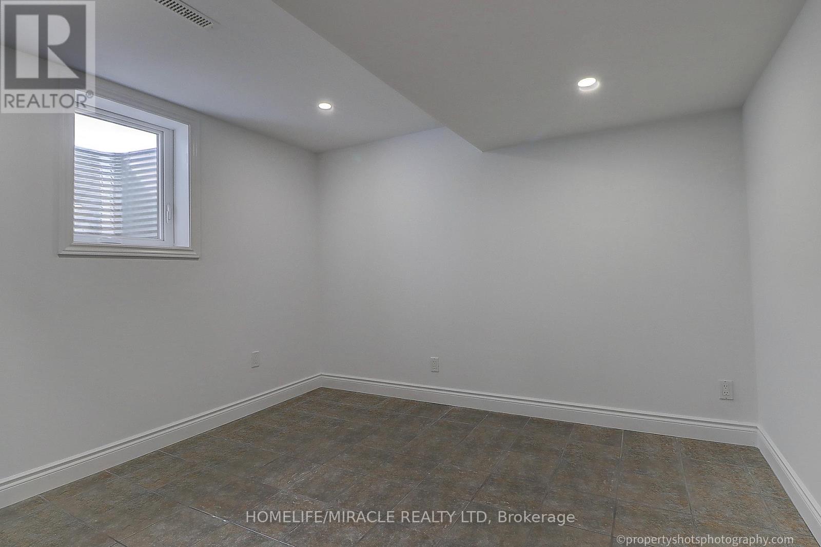 4 Richvale Drive, Brampton, Ontario  L6Z 1M4 - Photo 14 - W12205481