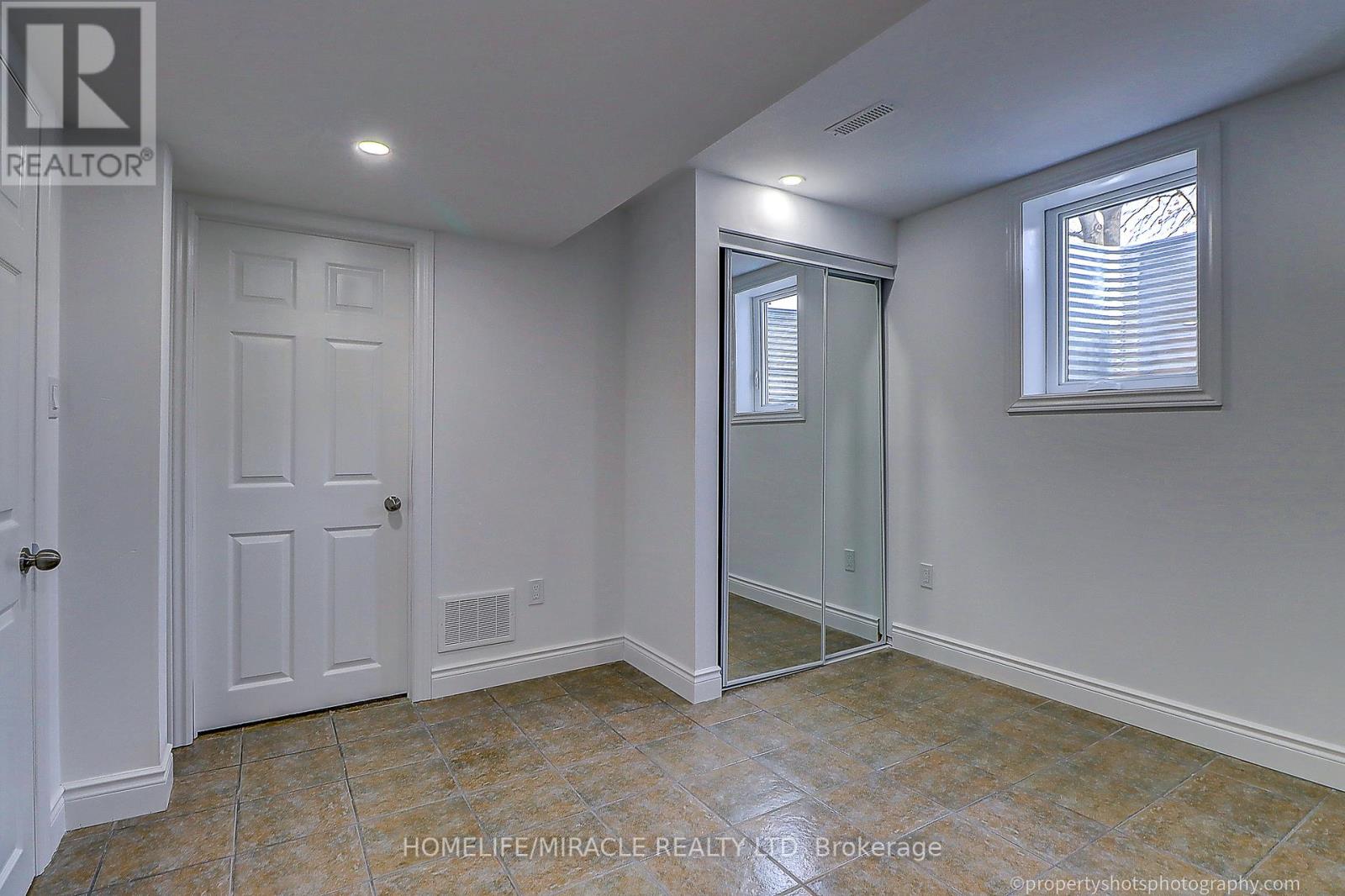 4 Richvale Drive, Brampton, Ontario  L6Z 1M4 - Photo 15 - W12205481