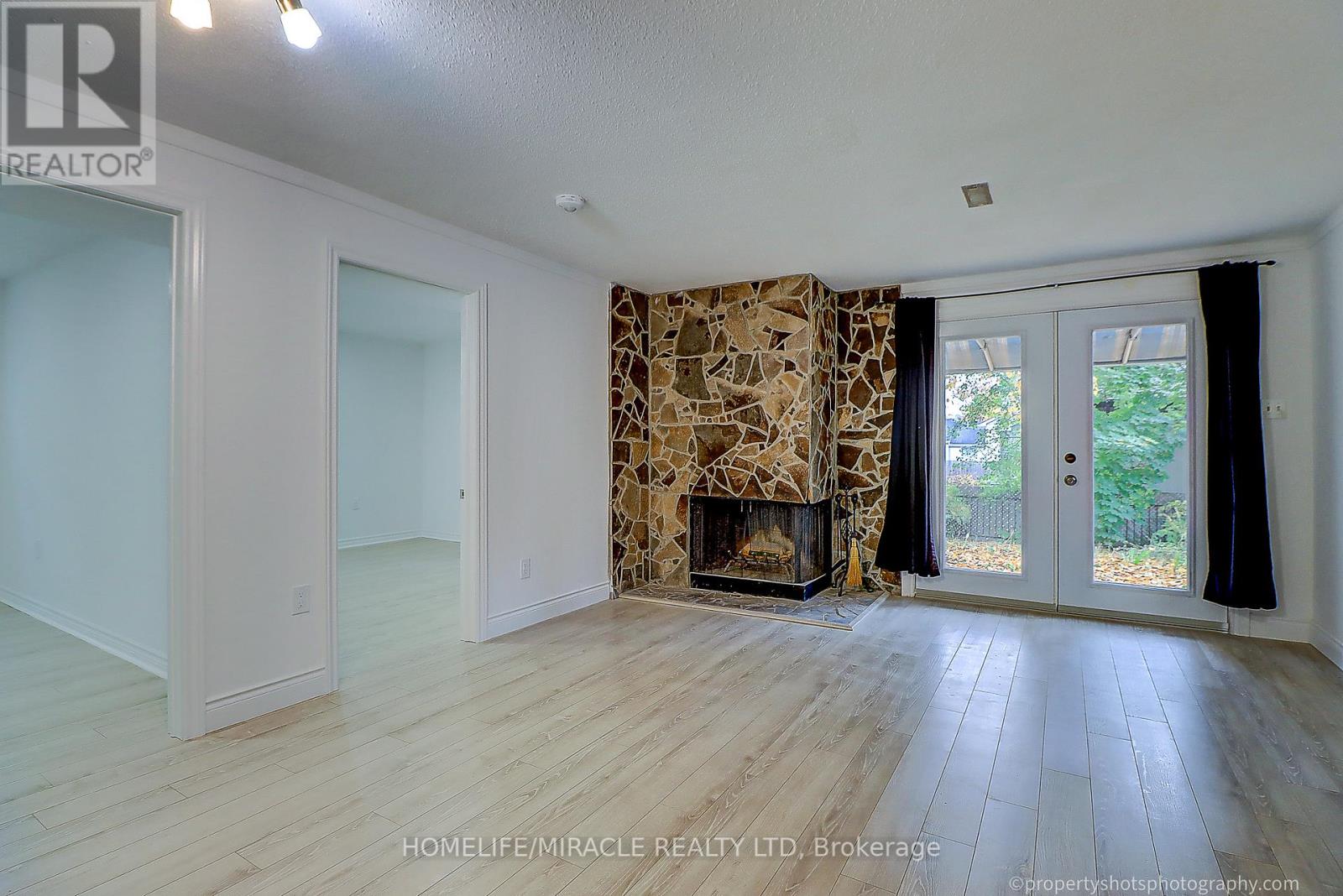 4 Richvale Drive, Brampton, Ontario  L6Z 1M4 - Photo 3 - W12205481
