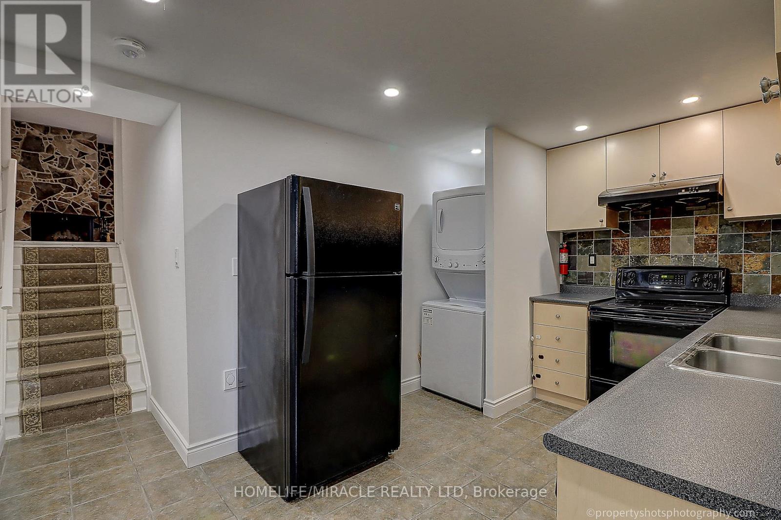 4 Richvale Drive, Brampton, Ontario  L6Z 1M4 - Photo 6 - W12205481