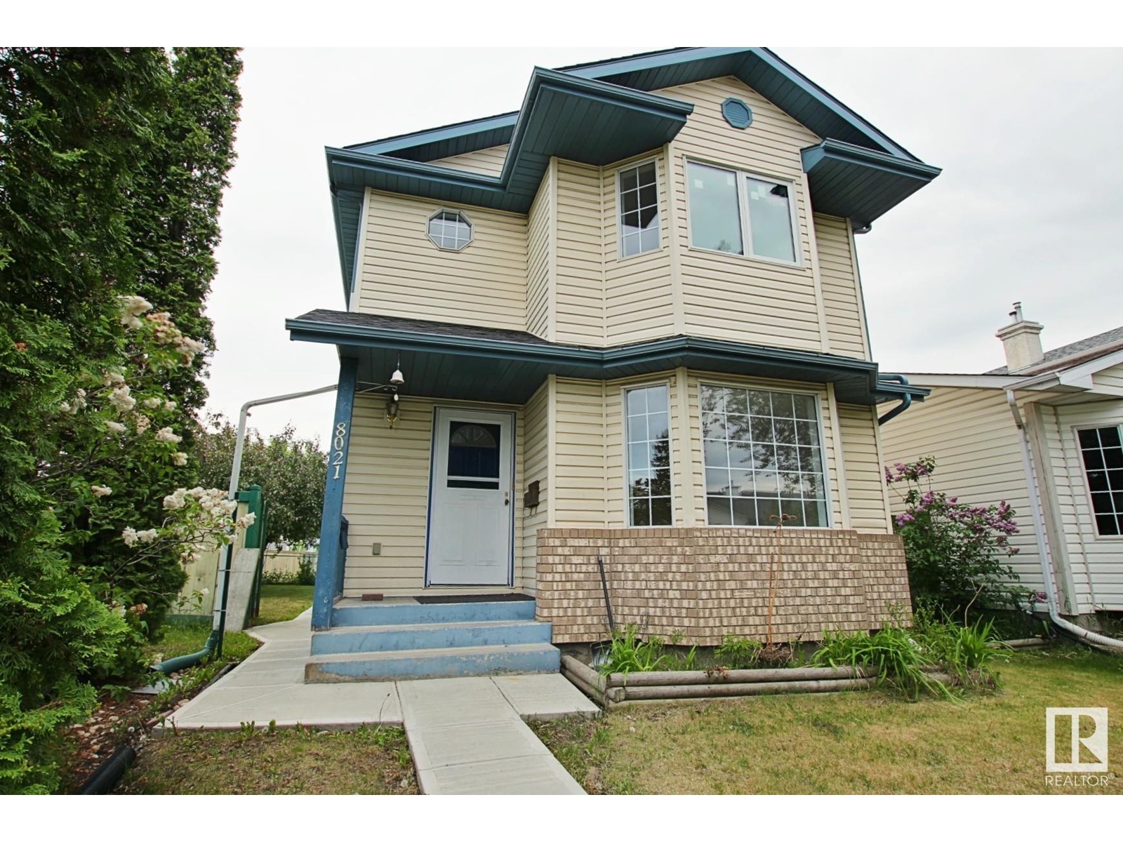 8021 17A AV NW, Edmonton, Alberta