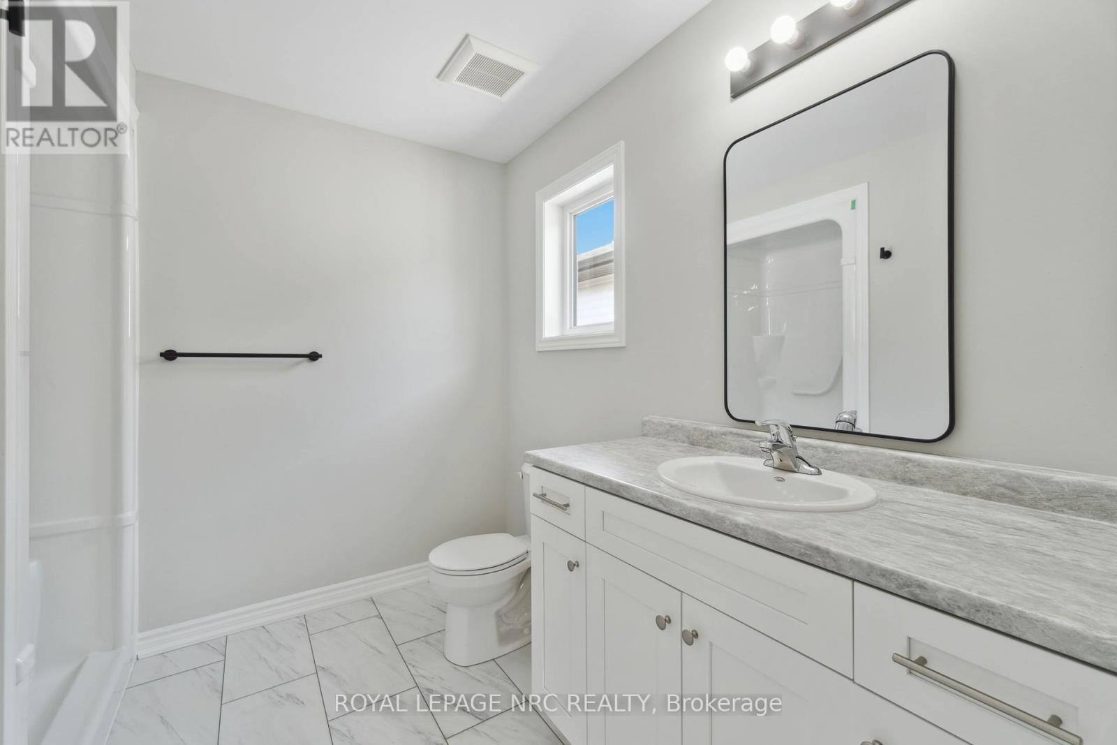 71 Superior Street, Welland, Ontario  L3B 3A6 - Photo 15 - X12205165