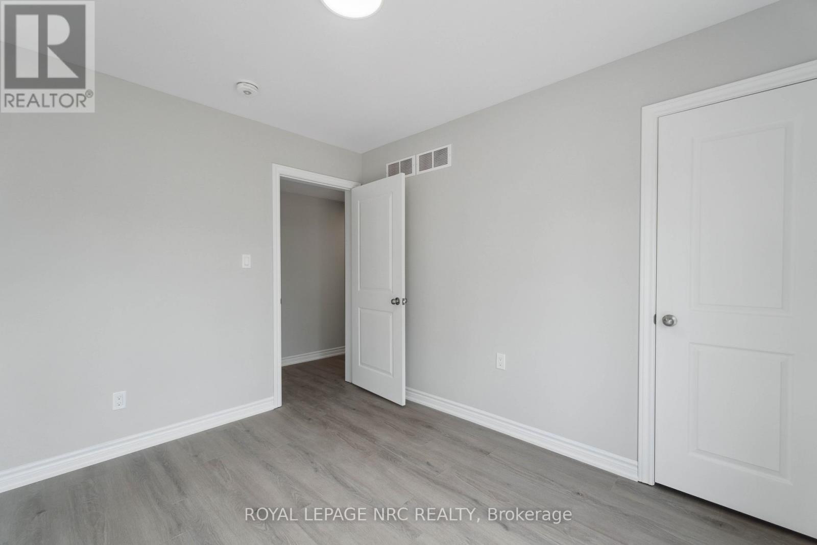 71 Superior Street, Welland, Ontario  L3B 3A6 - Photo 13 - X12205165
