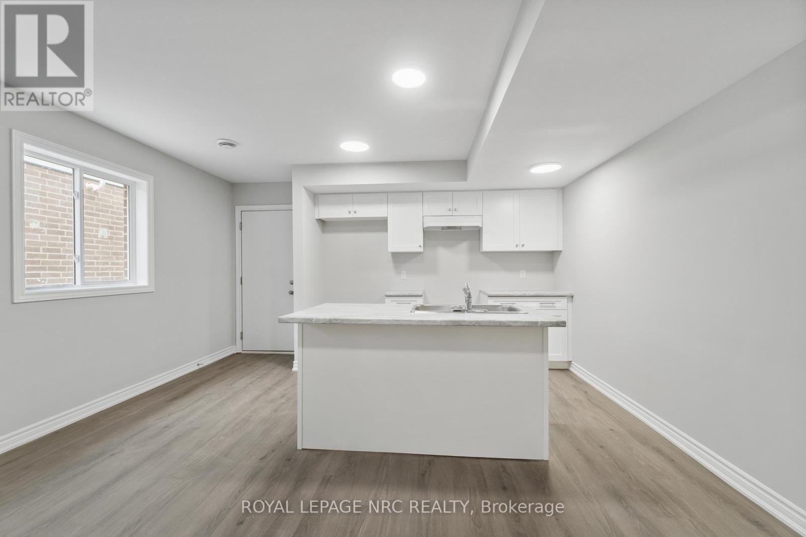 71 Superior Street, Welland, Ontario  L3B 3A6 - Photo 11 - X12205165