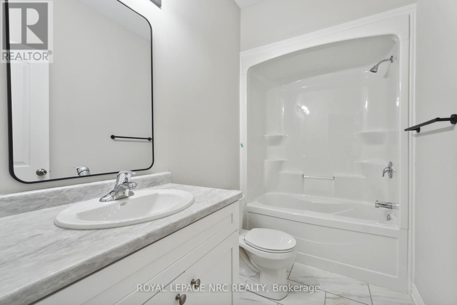 71 Superior Street, Welland, Ontario  L3B 3A6 - Photo 14 - X12205165